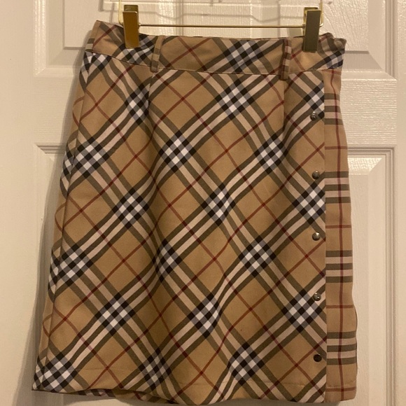 Burberry - Picture 1 of 6